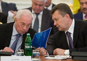 Янукович требует от Азарова отменить платные услуги в вузах