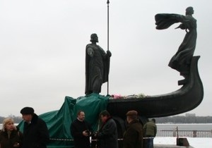 В Киеве восстановили памятник основателям города