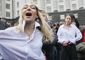 FEMEN устроит под Кабмином мужской туалет