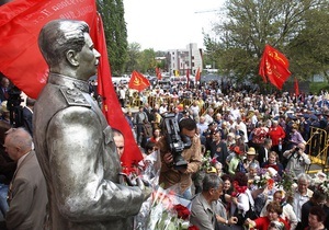 Фотогалерея: Местами - вожди. В Запорожье открыли памятник Сталину