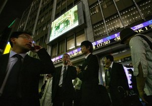 Угроза новой катастрофы в Японии не дает фондовым рынкам вырасти