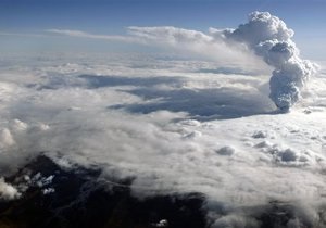 В Британии отменили все авиарейсы из-за извержения вулкана в Исландии
