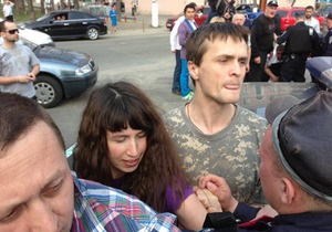 Во время акции против вырубки деревьев в Киеве задержали активистов. Милиция информацию отрицает