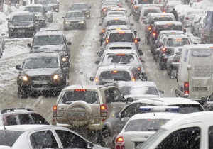 Ситуация на киевских дорогах заметно осложнилась в связи со снегопадом