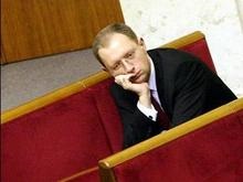 Нунсовцы говорят, что БЮТ собирает подписи за отстранение Яценюка