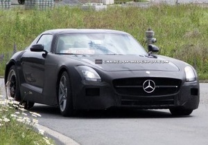 В СМИ появились фото компактного суперкара Mercedes-Benz, который должен потеснить на рынке Porsche 911