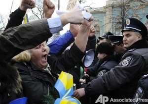 Киевские милиционеры пообещали не разгонять протестующих под Радой