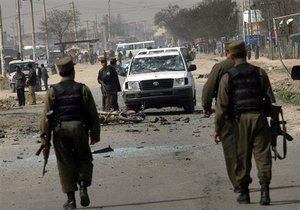 На севере Афганистана смертник взорвал себя в административном здании: около 30 погибших