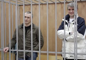 Арест Ходорковского и Лебедева продлен еще на три месяца