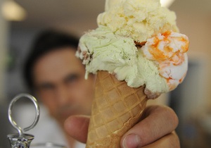 В список самых необычных высокооплачиваемых профессий вошел дегустатор мороженого
