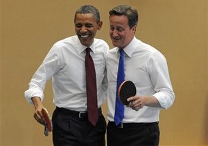 Обама сыграл с британским премьером в настольный теннис