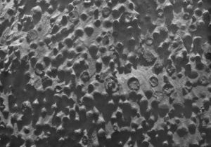 На поверхности Марса нашли необычное скопление крошечных шаров