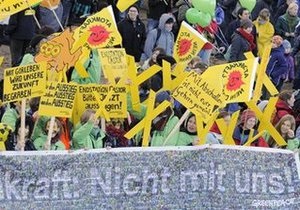 Десять тысяч человек протестуют против ввоза в Германию атомных отходов