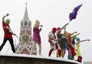 ВЦИОМ: Россияне считают акцию Pussy Riot хулиганством