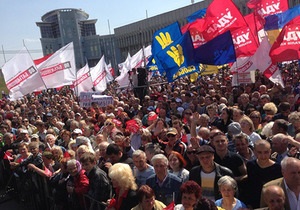 Лобовое столкновение: пресса о субботних митингах в Киеве