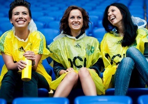 Корреспондент: Женская болезнь. Украинки активно пополняют ряды футбольных болельщиков