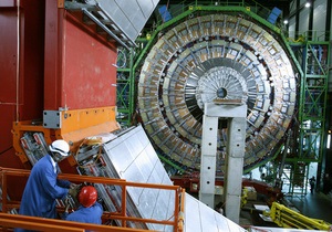 Адронный коллайдер установил рекорд светимости