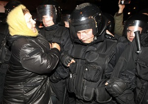 Фотогалерея: Милиция с народом. Вечерние столкновения на митинге оппозиции