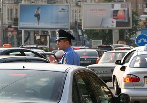 Дело: В Укравтодоре намерены запретить рекламу вдоль дорог