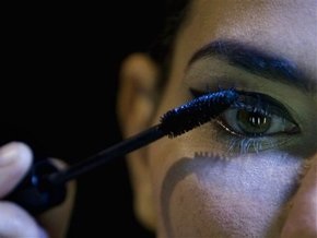В Польше для чиновниц ввели курсы макияжа