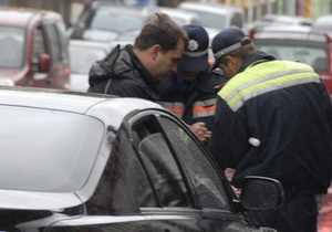 Опрос: В этом году в Украине более половины водителей давали взятку инспектору ГАИ