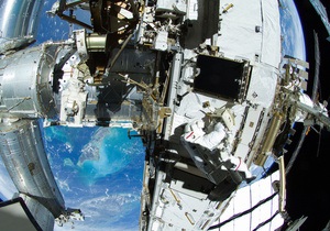Астронавтам на МКС пришлось перенести выход в открытый космос из-за выброса плазмы на Солнце