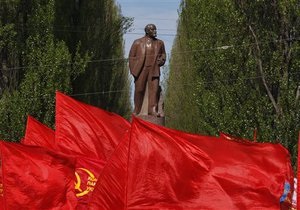 Коммунисты проводят праздничный митинг в центре Киева