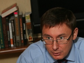 СМИ: Рада готова отправить Луценко в отставку. Министр спокоен, сидит дома и читает