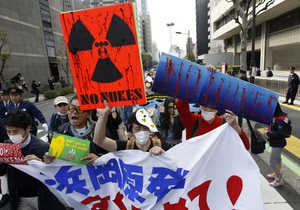 No more Фукусима: улицы Токио заполнили тысячи протестующих против атомной энергетики