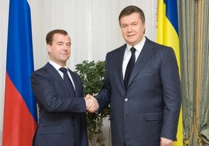Медведев позвонил Януковичу