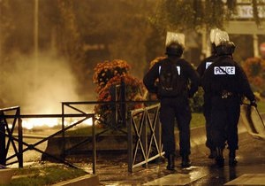 Неизвестные расстреляли из пулемета прохожих в центре Парижа: есть жертвы