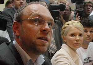 Тимошенко просит следователей СБУ привлечь Власенко в качестве ее защитника
