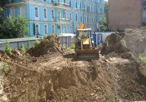 новости Киева - Десятинная церковь - застройка - В Десятинном переулке вновь началось незаконное строительство