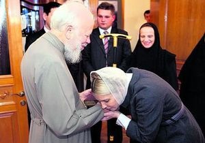 Тимошенко в СИЗО молится за выздоровление митрополита Владимира