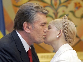 Ющенко поздравил Тимошенко с днем рождения