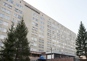 На территорию больницы Тимошенко заехал кортеж