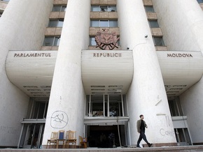 Конституционный суд Молдовы уполномочил Воронина распустить парламент