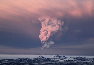 В Британии предупреждают, что завтра, вероятно, отменят рейсы из-за пепла от исландского вулкана