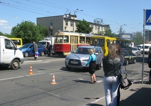 В Киеве восьмиклассник попал под колеса авто на переходе