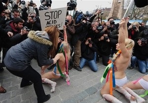 Активисток FEMEN выдворили из Турции после акции в Стамбуле