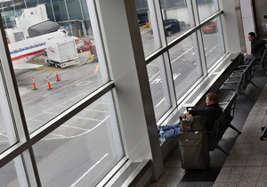 США: аэропорты возобновляют работу после шторма Немо