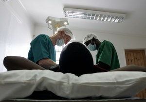 Берлин отменил запрет на обрезание