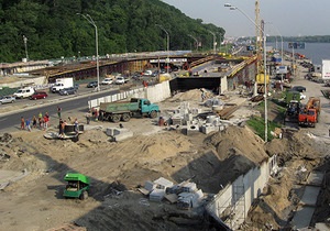 Власти Киева ограничили движение по мосту Метро