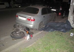 В ДТП в Киеве разбился мотоцикл, погибли пассажир и водитель