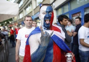 DW: После Евро-2012 российские болельщики меняют чипсы на семечки