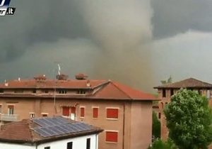 Север Италии всколыхнуло землетрясение и ураган с градом