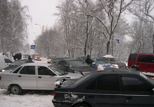 В Киеве наблюдаются транспортные проблемы из-за снегопадов