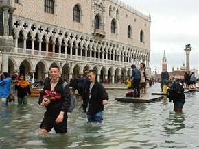 В Венеции из-за уровня воды объявили состояние повышенной опасности