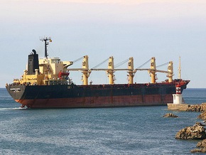 Сомалийские пираты освободили судно с двумя украинцами на борту