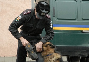 Здание Укрспецэкспорта оцеплено внутренними войсками с собаками